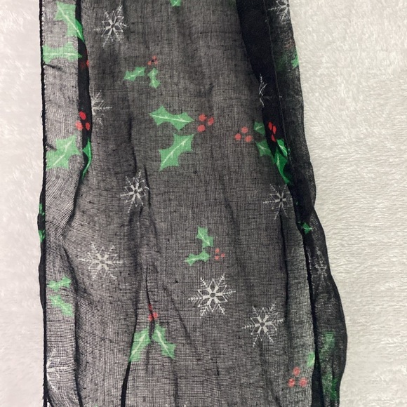 Black mistletoe and snowflakes sheer scarf - Picture 9 of 17